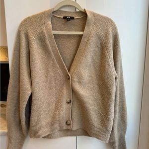Uniqlo Wool Cardigan | Size S | Color/ Cream/Beige